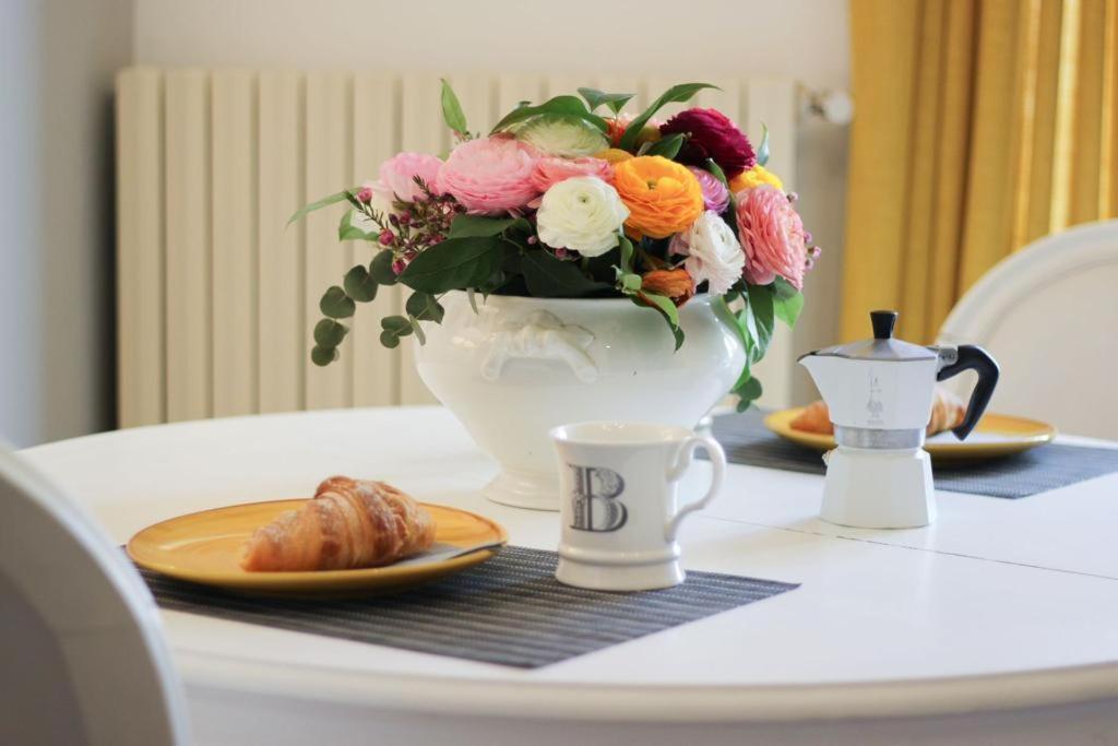 Thea - Centro Storico Bed and Breakfast Monza Exteriör bild