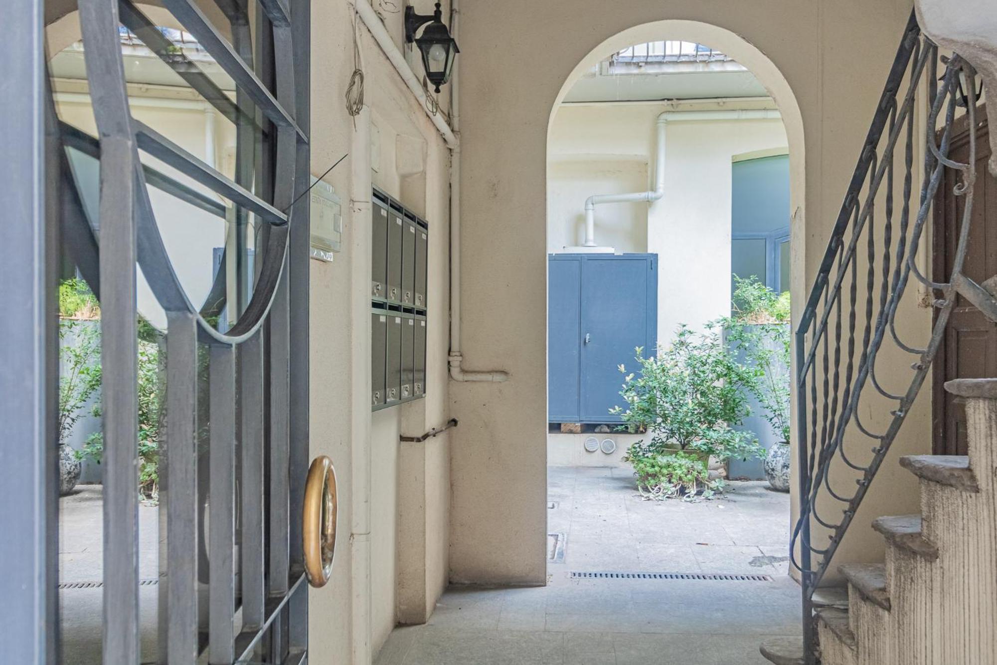 Thea - Centro Storico Bed and Breakfast Monza Exteriör bild