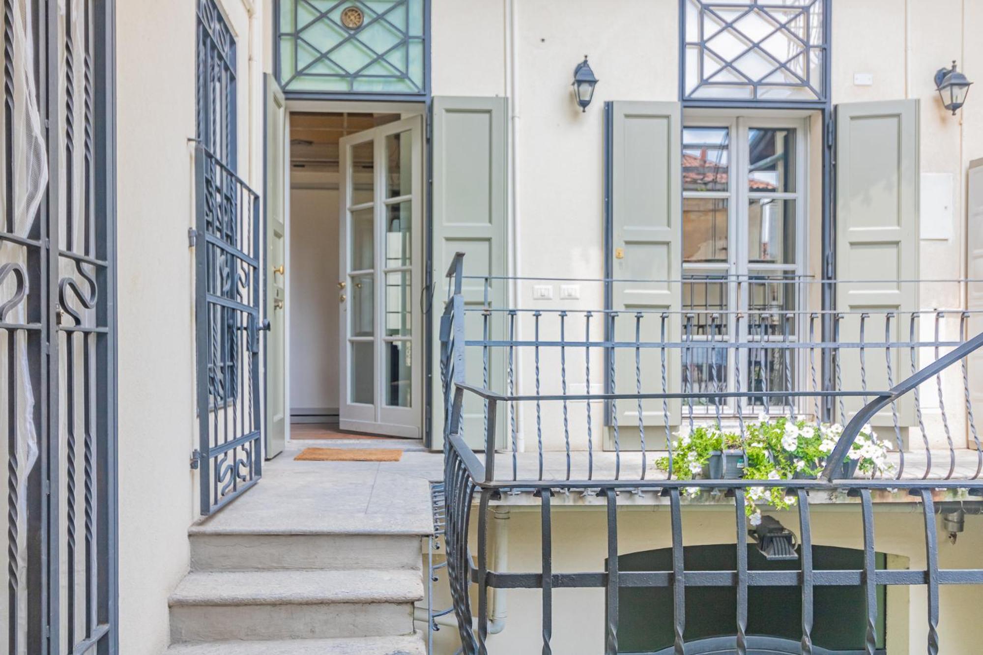 Thea - Centro Storico Bed and Breakfast Monza Exteriör bild